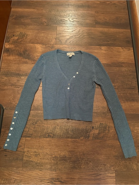 American Rag Sweaters - Blue Ribbed V-Neck Button Front Crop Sweater